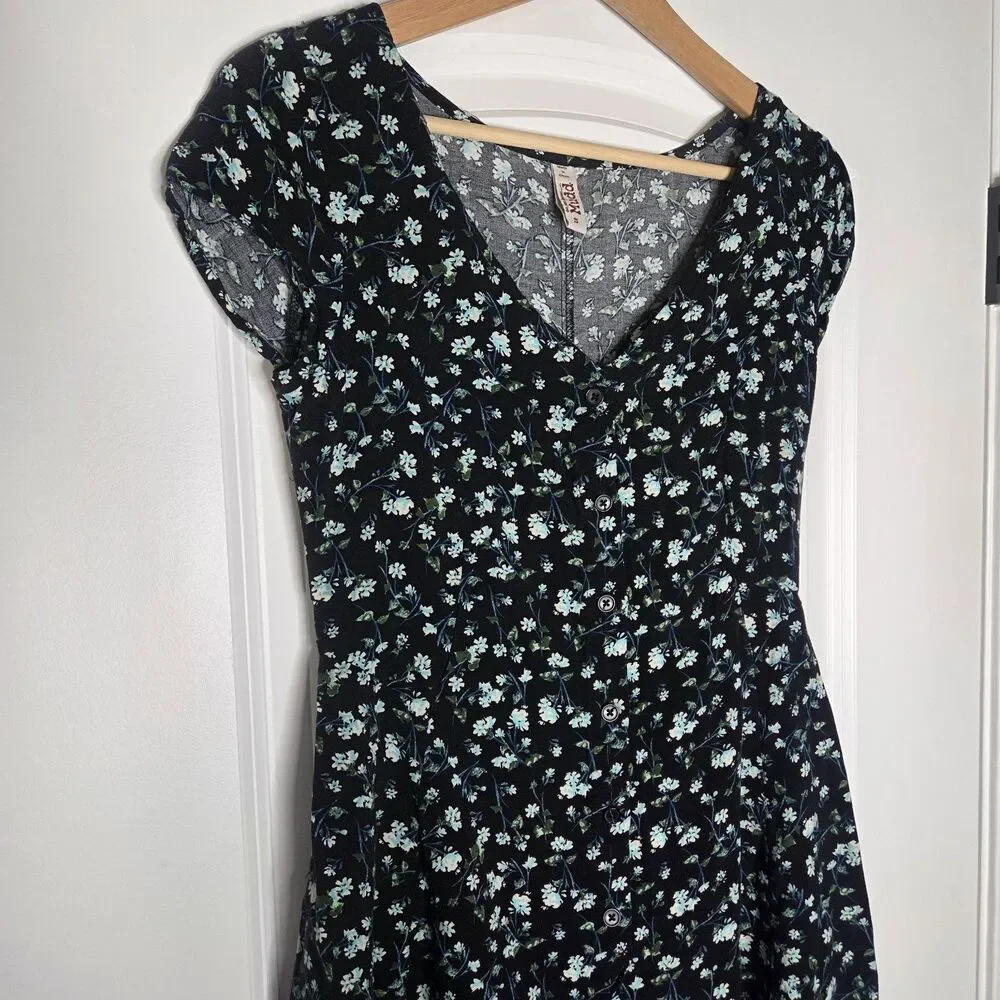 Mudd Juniors Mini Dress With Tie Back and Pockets Size Small - Picture 2 of 8